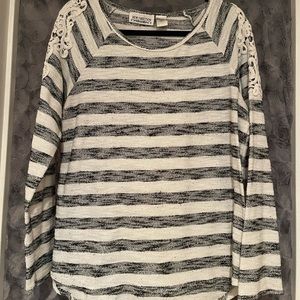 New Direction lace sleeves sweater